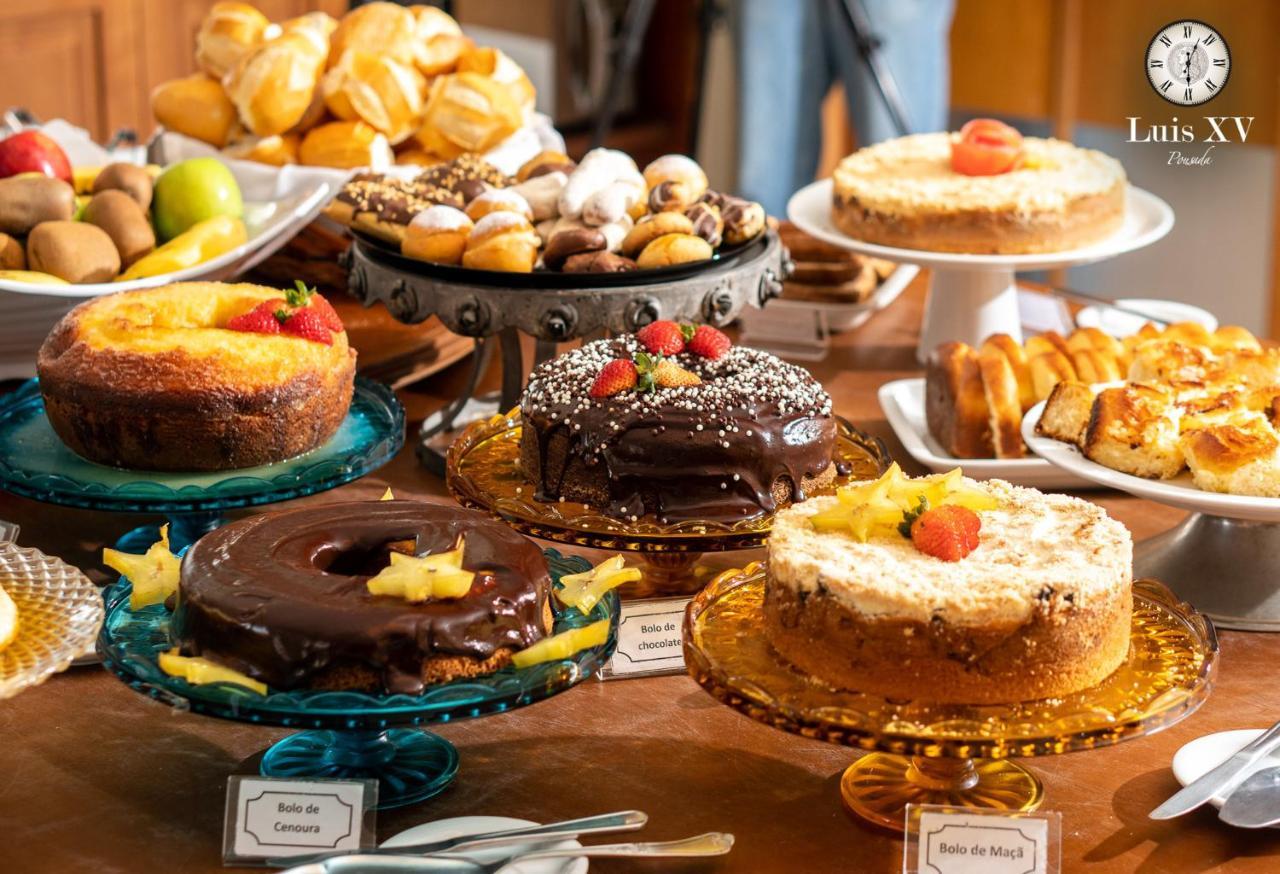 Pousada Luis XV Кампус-ду-Жордау Экстерьер фото A selection of cakes