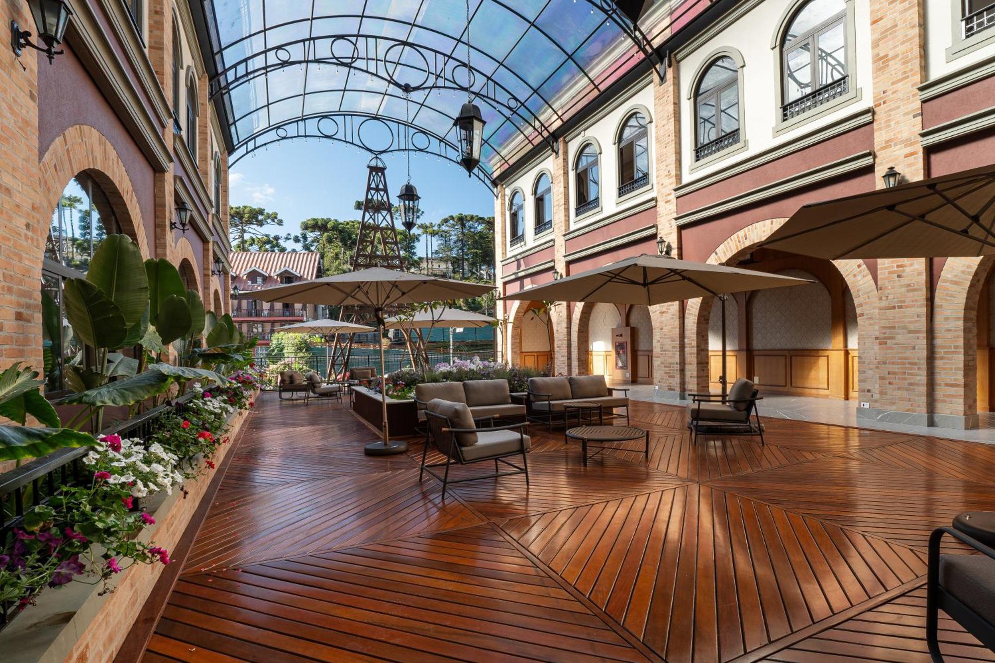Pousada Luis XV Кампус-ду-Жордау Экстерьер фото Interior of the hotel