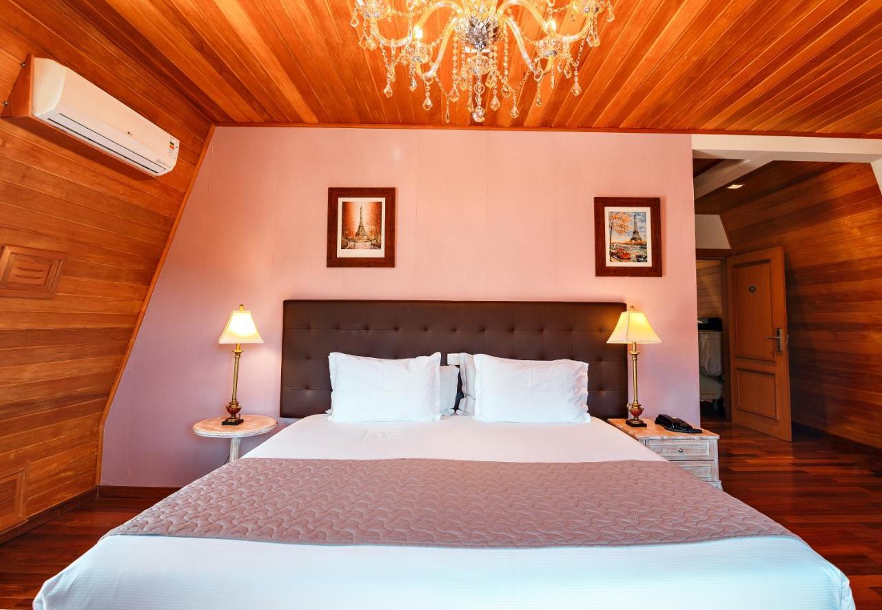 Pousada Luis XV Кампус-ду-Жордау Экстерьер фото A bedroom at the hotel